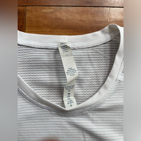 New Lulu Sleeveless Tech Shirt - Picture 2 of 2